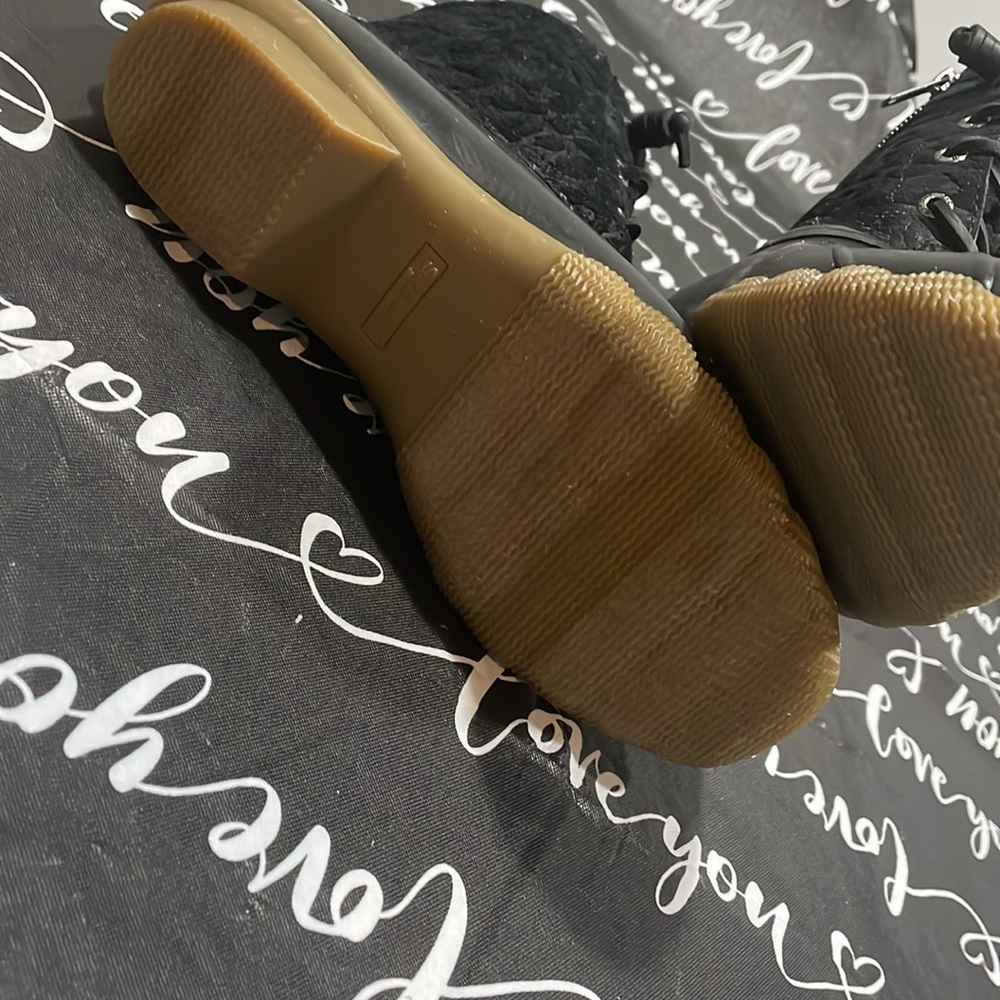 Sperry - Picture 2 of 4